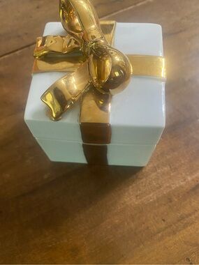 Lefton Porcelain Trinket Box with a Gold Bow